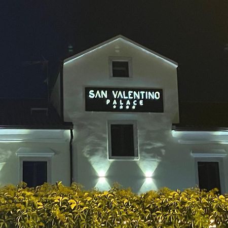 Hotel Palace San Valentino Umag Eksteriør billede