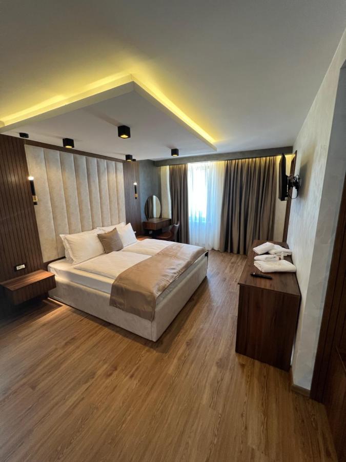 Hotel Palace San Valentino Umag Eksteriør billede
