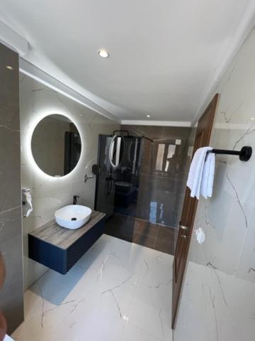 Hotel Palace San Valentino Umag Eksteriør billede