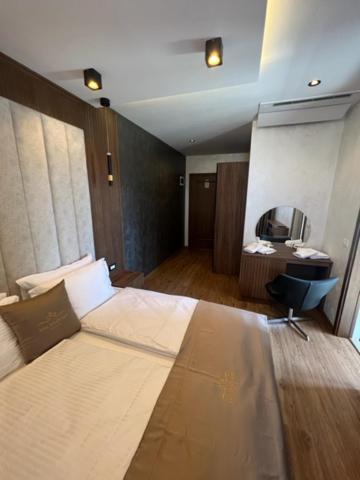 Hotel Palace San Valentino Umag Eksteriør billede